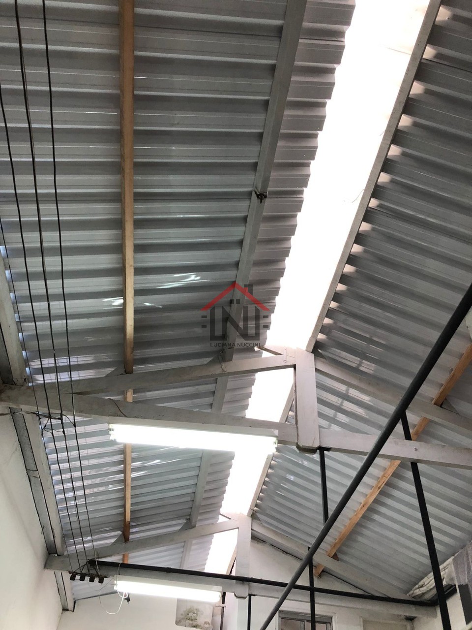 Galpão para venda em São Paulo-SP, Chácara Santo Antônio: 200m², 1 banheiro, 4 vagas de garagem!