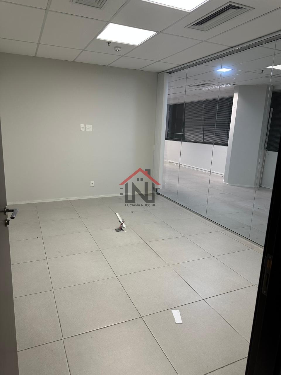 Conjunto Comercial de Alto Padrão na Bela Vista, São Paulo-SP: 1 sala, 1 banheiro, 6 vagas, 404m² de Área!