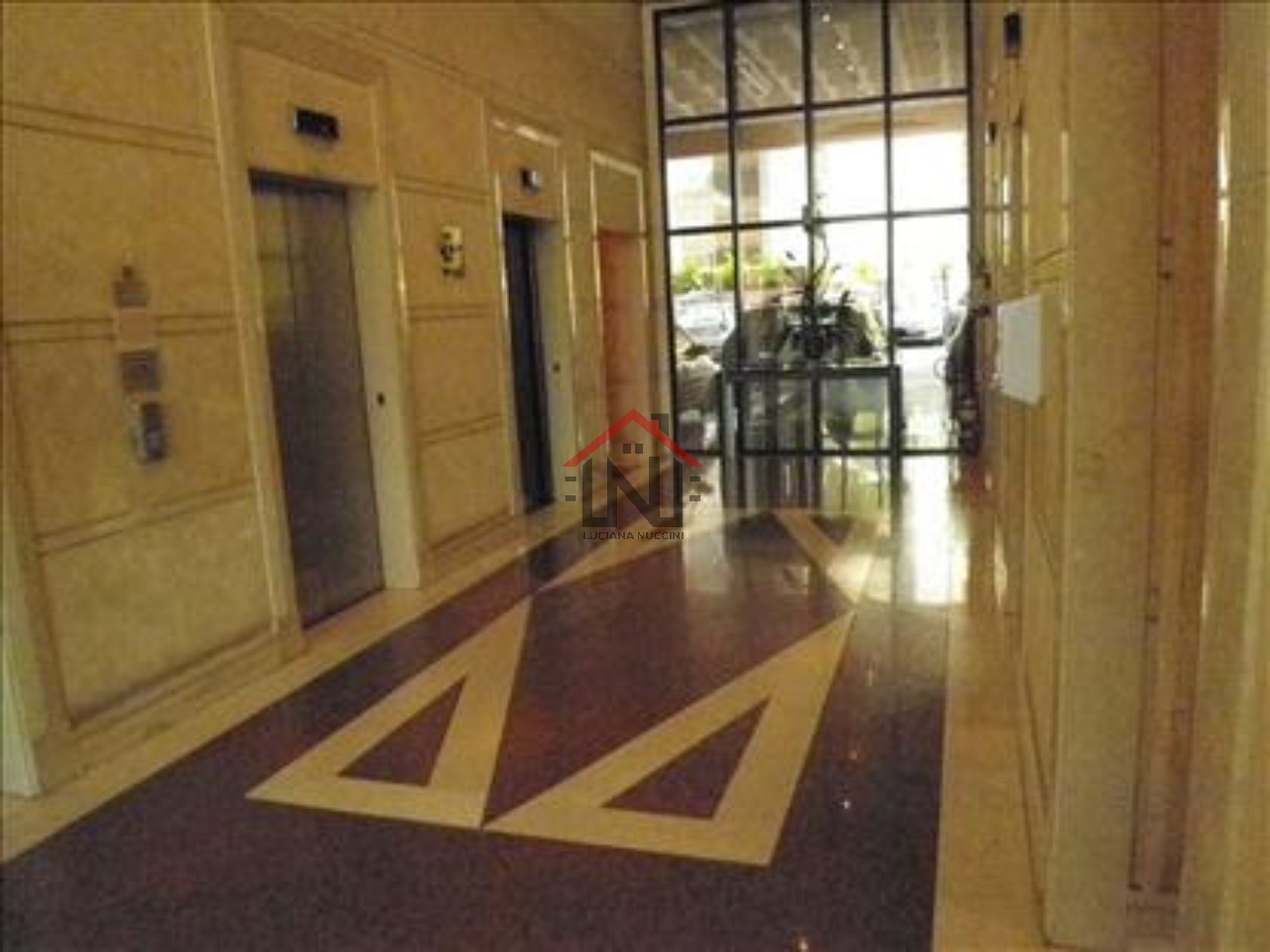 Conjunto Comercial para Locação na Cidade Monções - São Paulo-SP: 1 Sala, 1 Banheiro, 1 Vaga de Garagem!