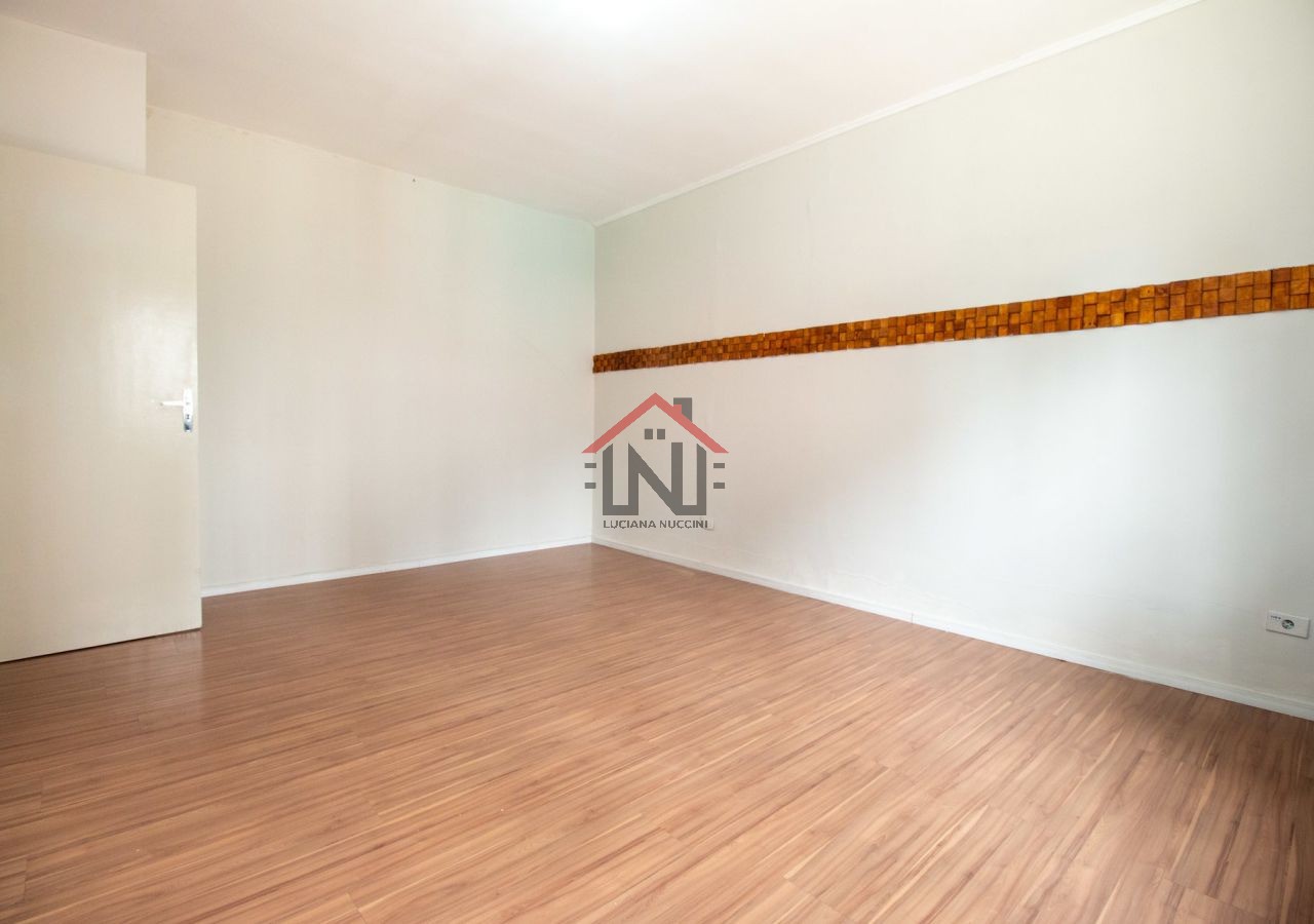 Aluguel de Casa Comercial em São Paulo-SP, Chácara Santo Antônio: 8 Salas, 3 Banheiros, 2 Vagas de Garagem, 220m² Área.