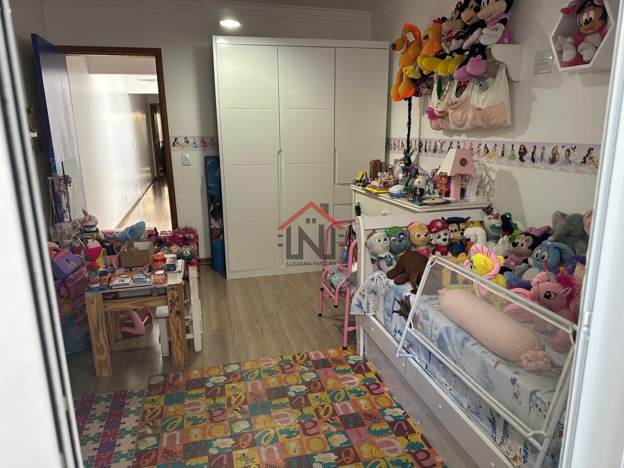 Imperdível! Casa à venda em São Paulo - Vila Moinho Velho com 3 quartos, 1 sala, 3 banheiros e garagem. Venha conhecer!