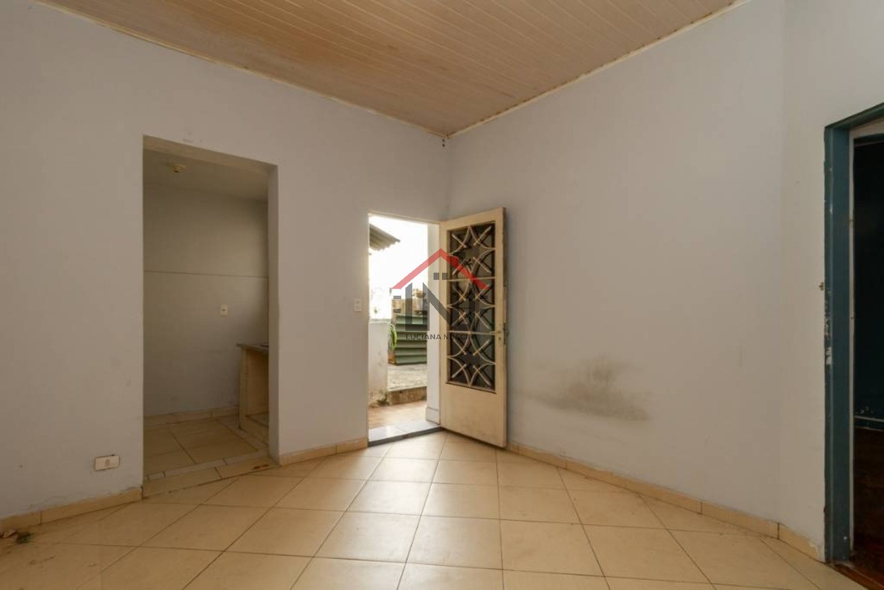 Casa à venda em Perdizes, São Paulo-SP: 3 quartos, 2 quintais, 2 banheiros, 3 vagas, 400m² de área. Aproveite!
