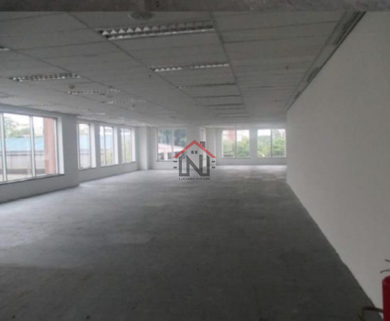 Conjunto Comercial de Alto Padrão com 22 vagas de garagem na Chácara Santo Antônio, São Paulo-SP: 935,40 m² de Área.