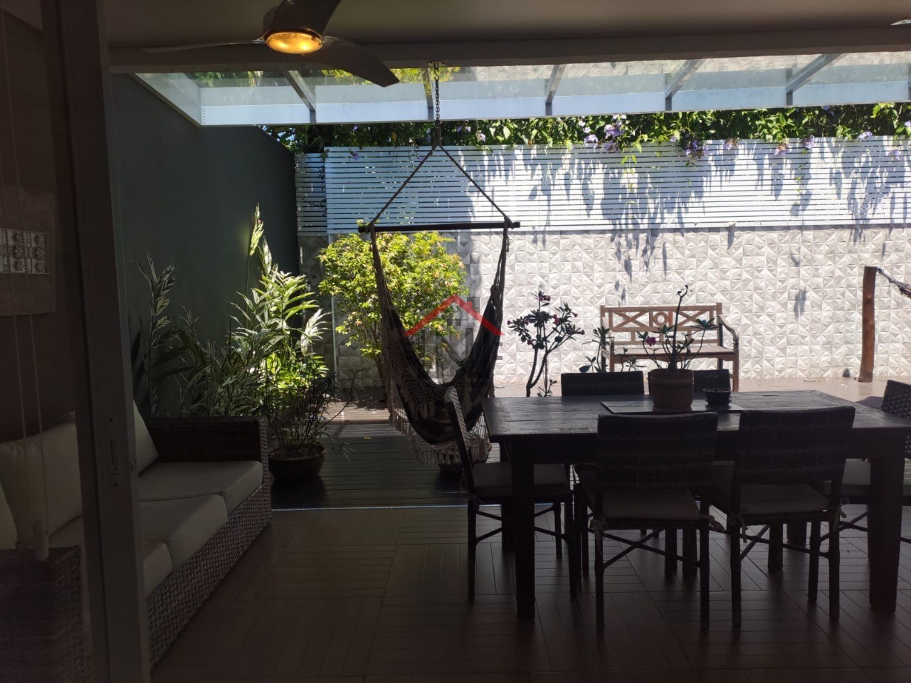 Imperdível! Casa em condomínio para locação na Praia de Boraceia, São Sebastião-SP: 4 quartos, 4 suítes, 1 sala, 6 banheiros, 3 vagas de garagem, 192m²