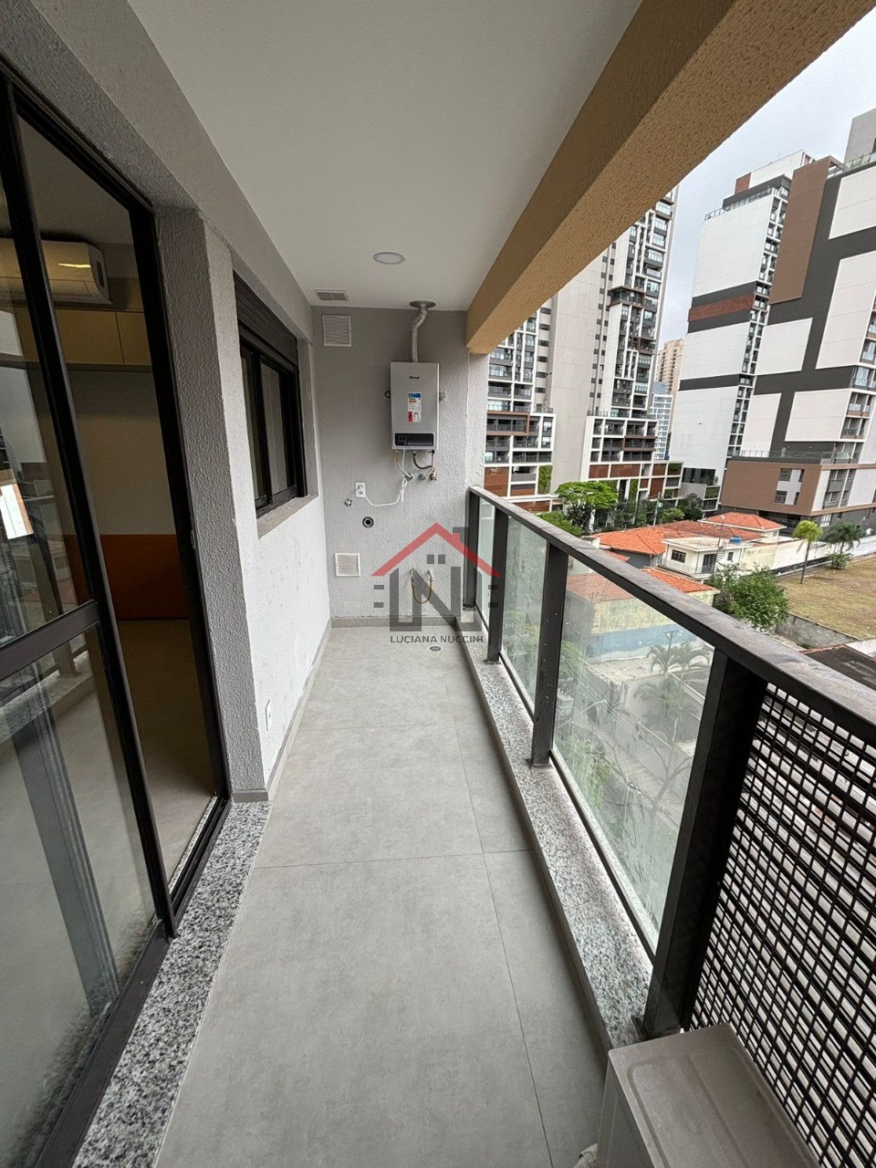 Studio para locação no Jardim das Acácias, São Paulo-SP: 1 quarto, 1 banheiro, 28m² de área. Encontre seu espaço perfeito!