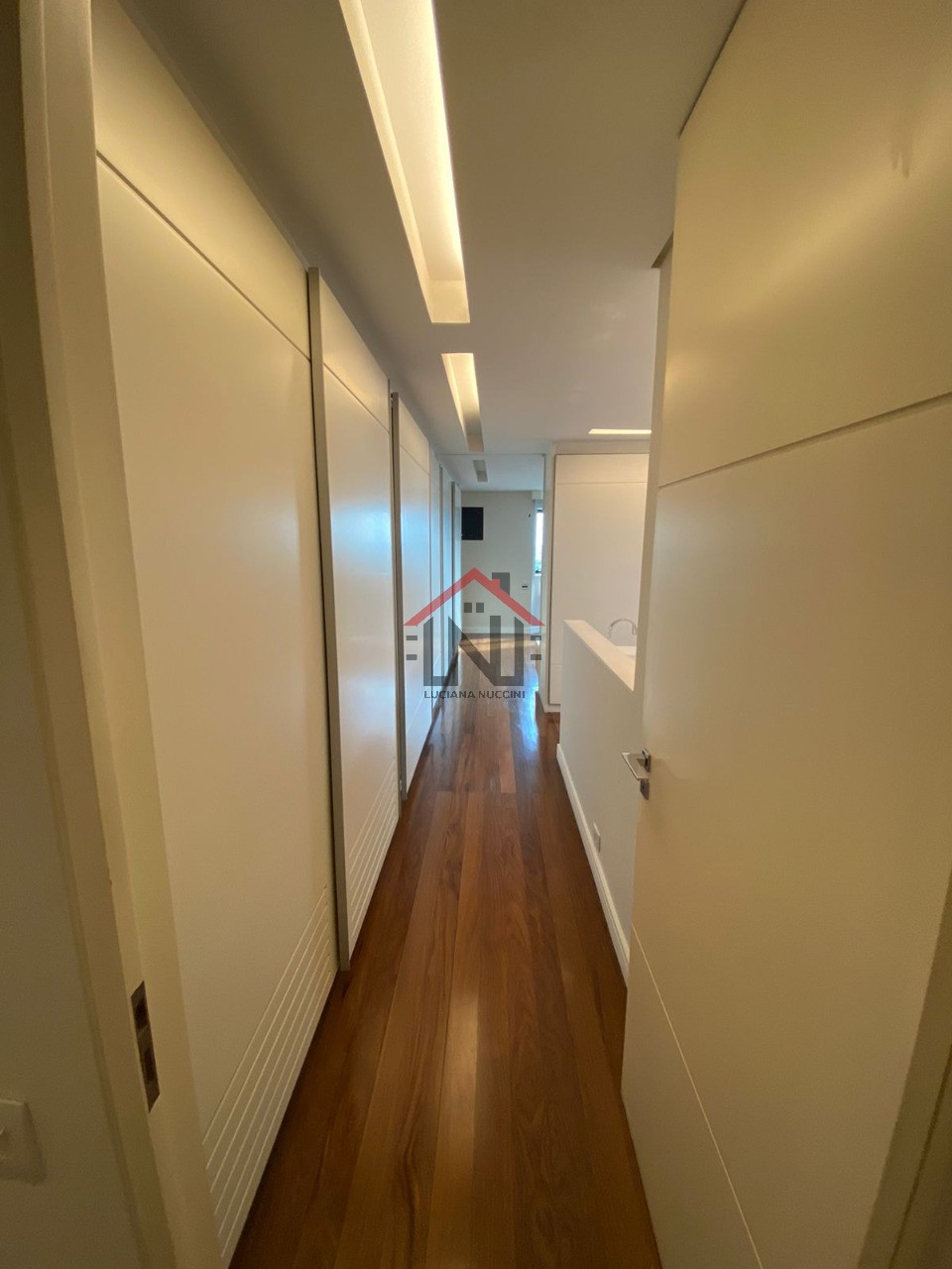 Imperdível oportunidade: apartamento de alto padrão com 3 su