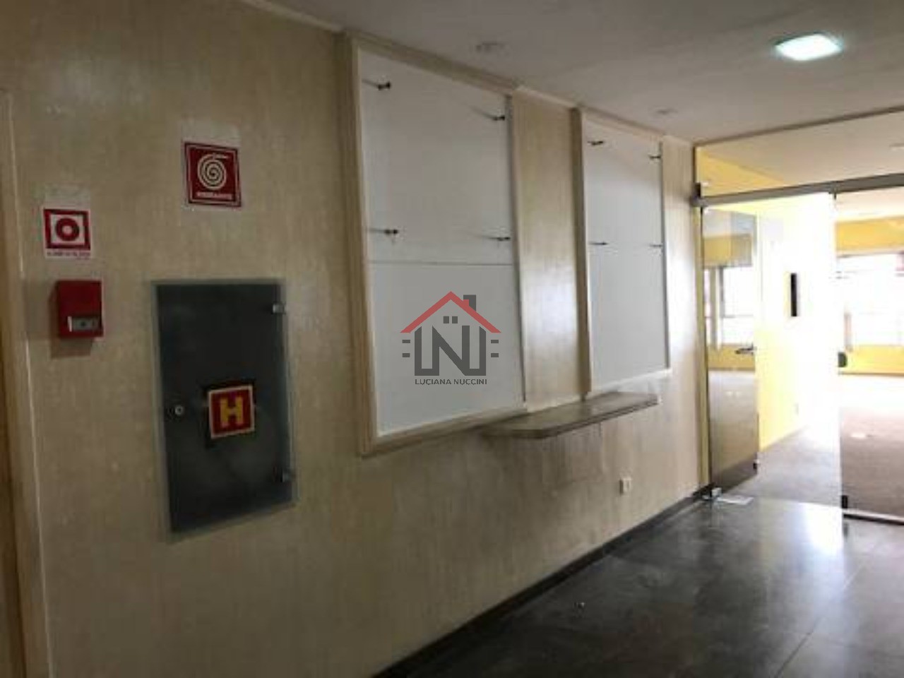 Conjunto Comercial de Luxo na Melhor Localização de São Paulo: 1 Sala, 2 Banheiros, 2 Vagas, 91m² no Paraíso!
