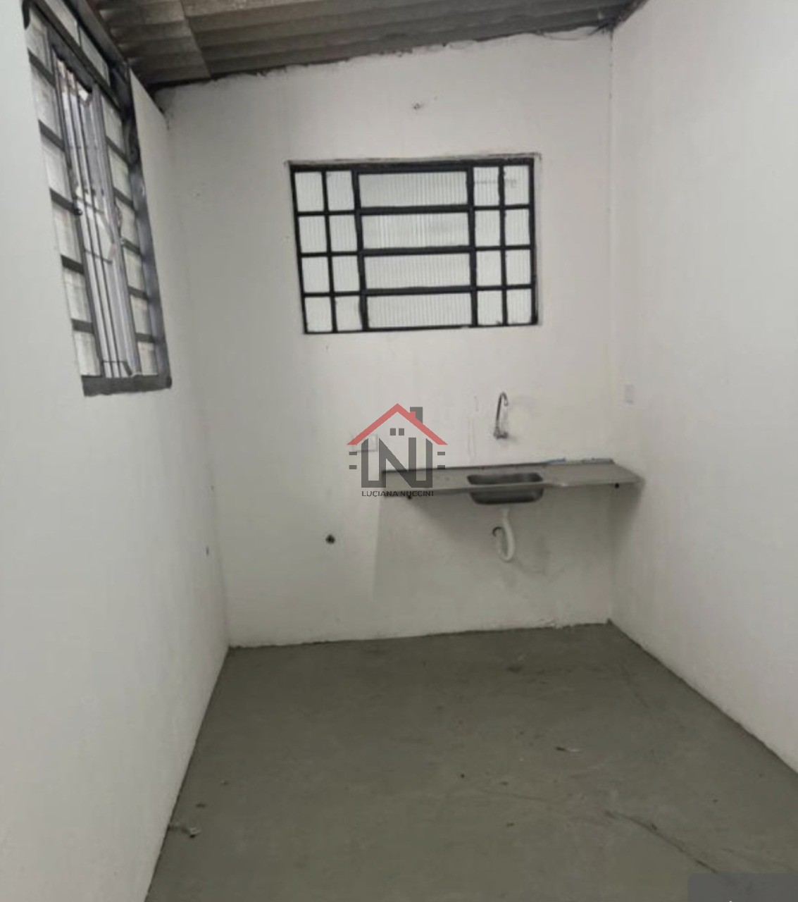 Aluguel de Galpão Comercial em São Paulo-SP, Bairro Catumbi: Sala, Banheiro e 250m² de Área!