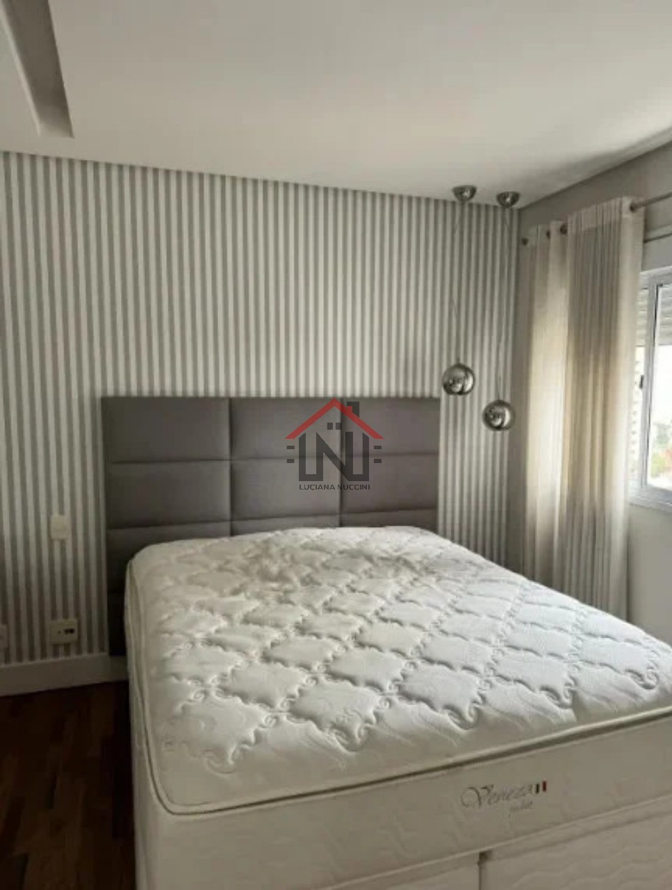 Apartamento à venda em Pinheiros, São Paulo-SP: 3 quartos, 1 suíte, 2 salas, 4 banheiros, 2 vagas de garagem, 100m² de área.