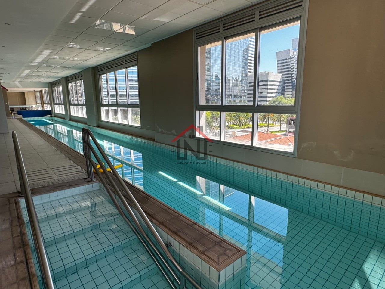 Studio de luxo em condomínio exclusivo em Santo Amaro, São Paulo - 1 quarto, 1 banheiro, 1 vaga - 33m² de elegância!