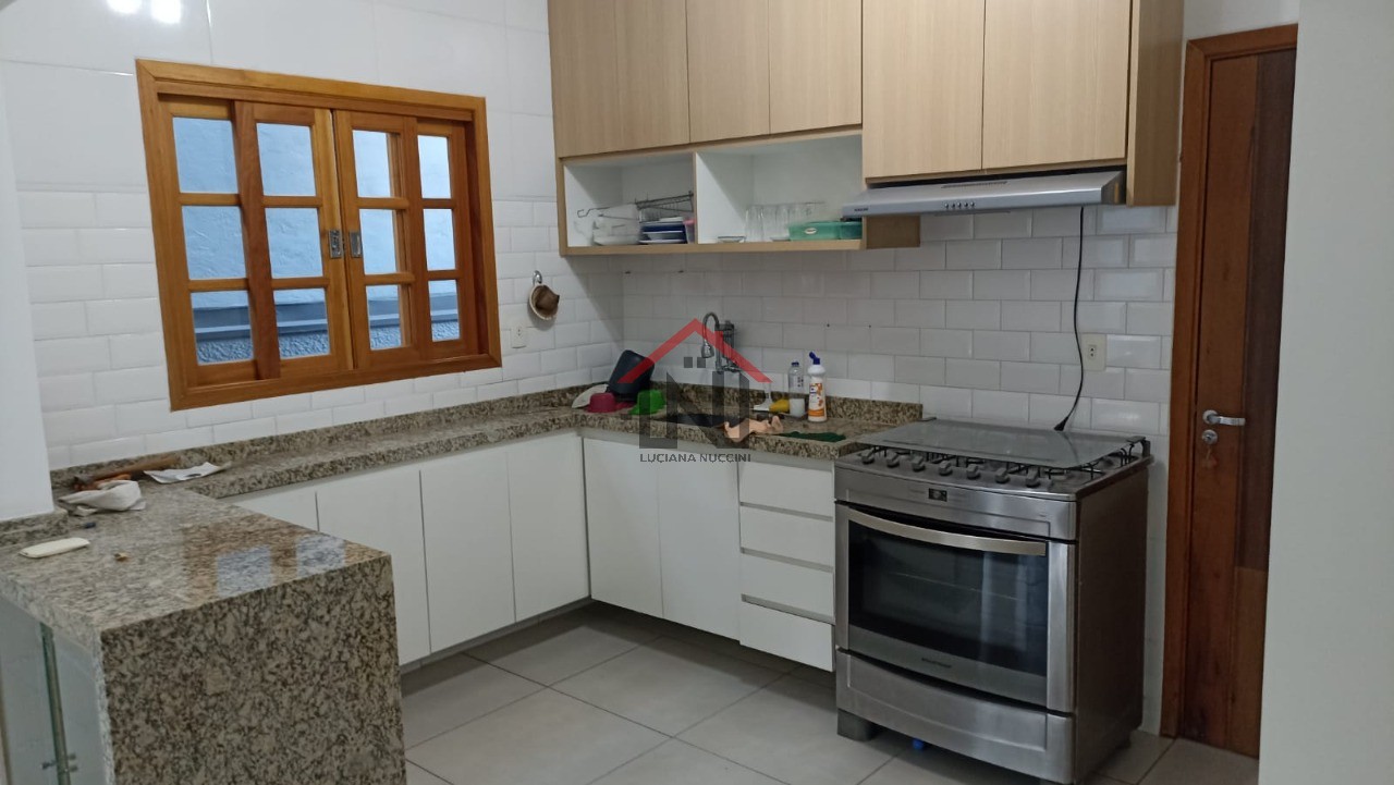 Excelente oportunidade: Casa à venda ou locação em São Paulo-SP, Indianópolis, com 3 quartos, 1 suíte, 2 salas, 2 banheiros, 1 vaga de garagem e 120m².