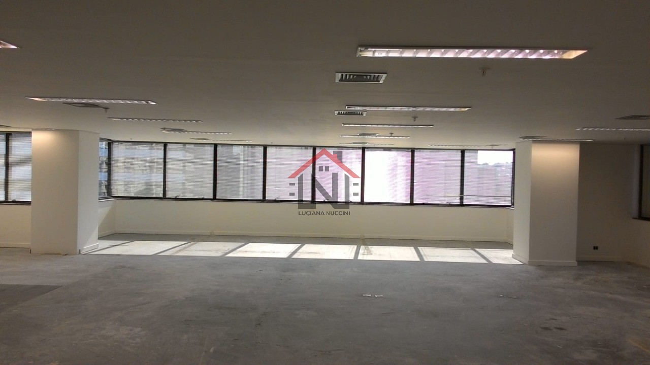 Conjunto Comercial de Alto Padrão com 206m² e 5 Vagas de Garagem na Cidade Monções, São Paulo-SP