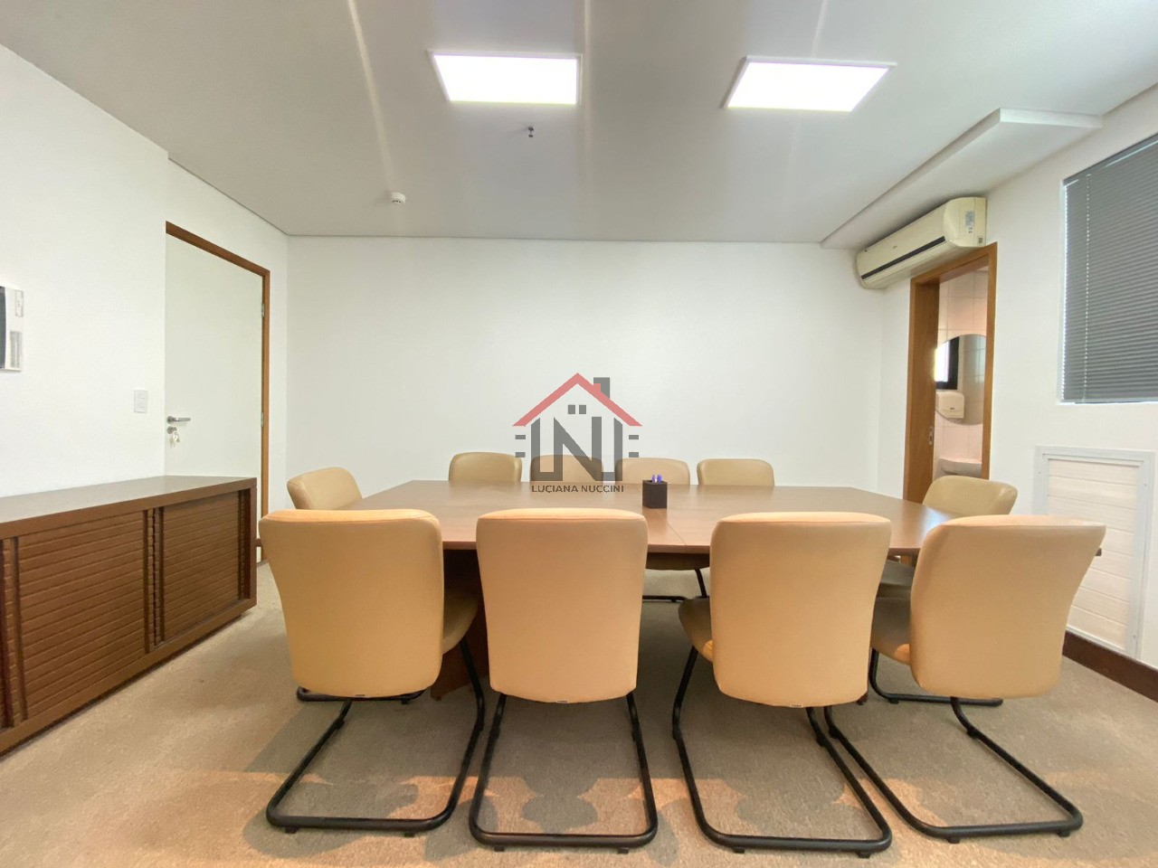 Conjunto Comercial para Locação na Vila Uberabinha em São Paulo-SP: 4 Salas, 1 Banheiro, 2 Vagas de Garagem, 63 m²!