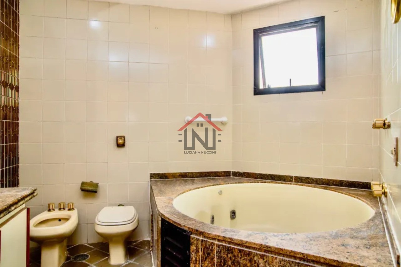 Apartamento de Luxo para Locação na Vila Uberabinha, São Paulo-SP: 3 Quartos, 3 Suítes, 1 Sala, 4 Banheiros, 2 Vagas, 195m².