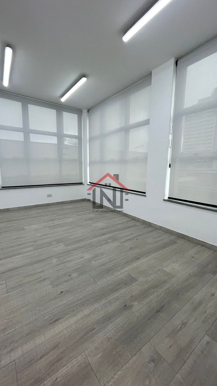 Conjunto Comercial à Venda ou Locação no Brooklin Paulista, São Paulo - 140m², 1 Sala, 1 Banheiro e 3 Vagas de Garagem
