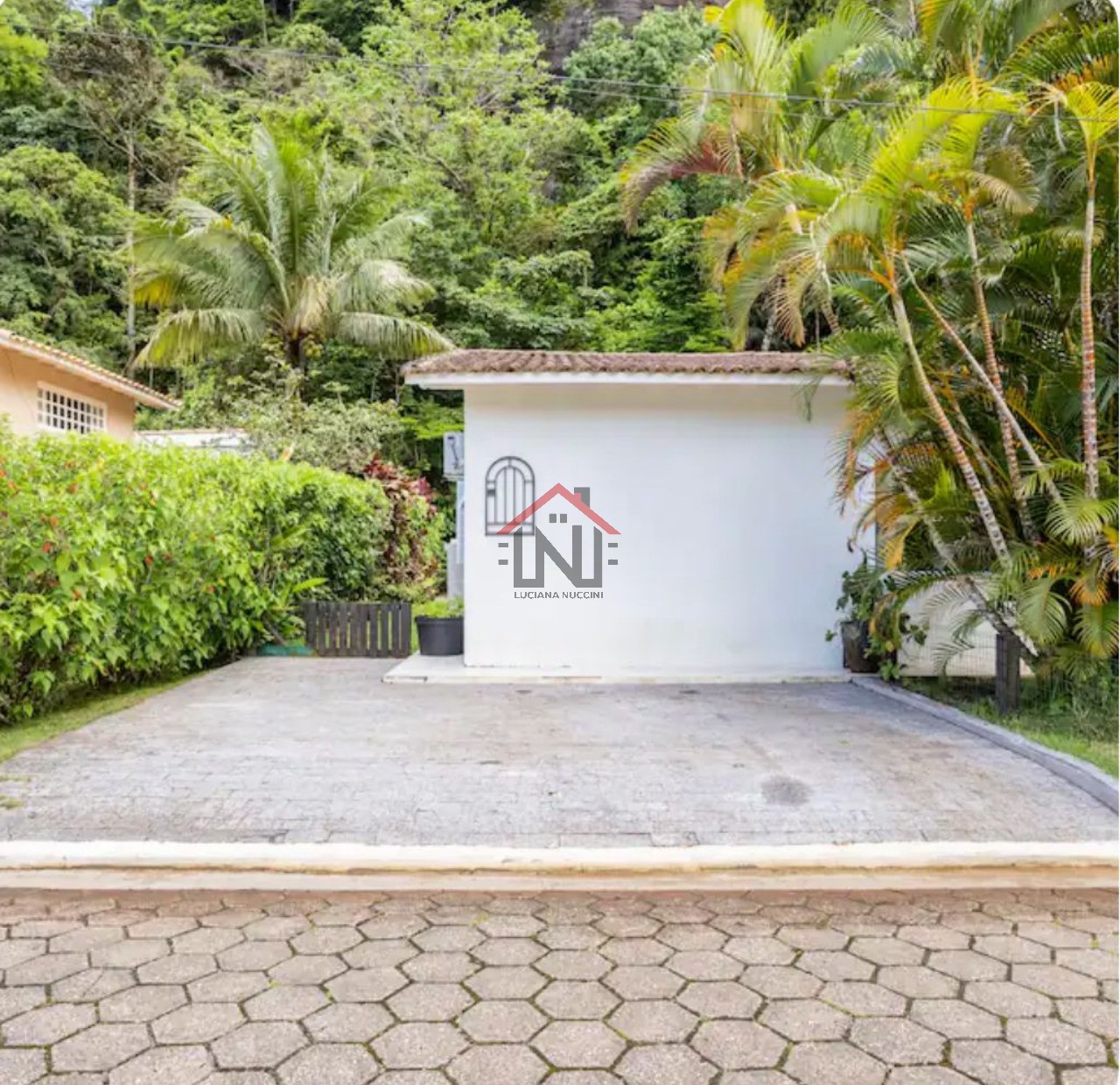 Casa à venda em São Sebastião-SP, bairro Paúba: 3 quartos, 1 sala, 2 banheiros, 240,00 m² de área.