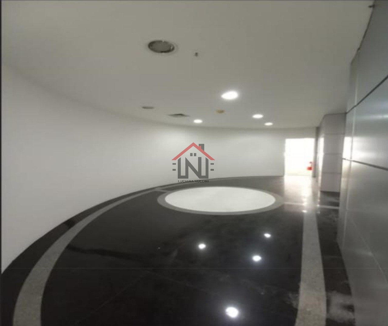 Conjunto Comercial de Alto Padrão com 22 vagas de garagem na Chácara Santo Antônio, São Paulo-SP: 935,40 m² de Área.
