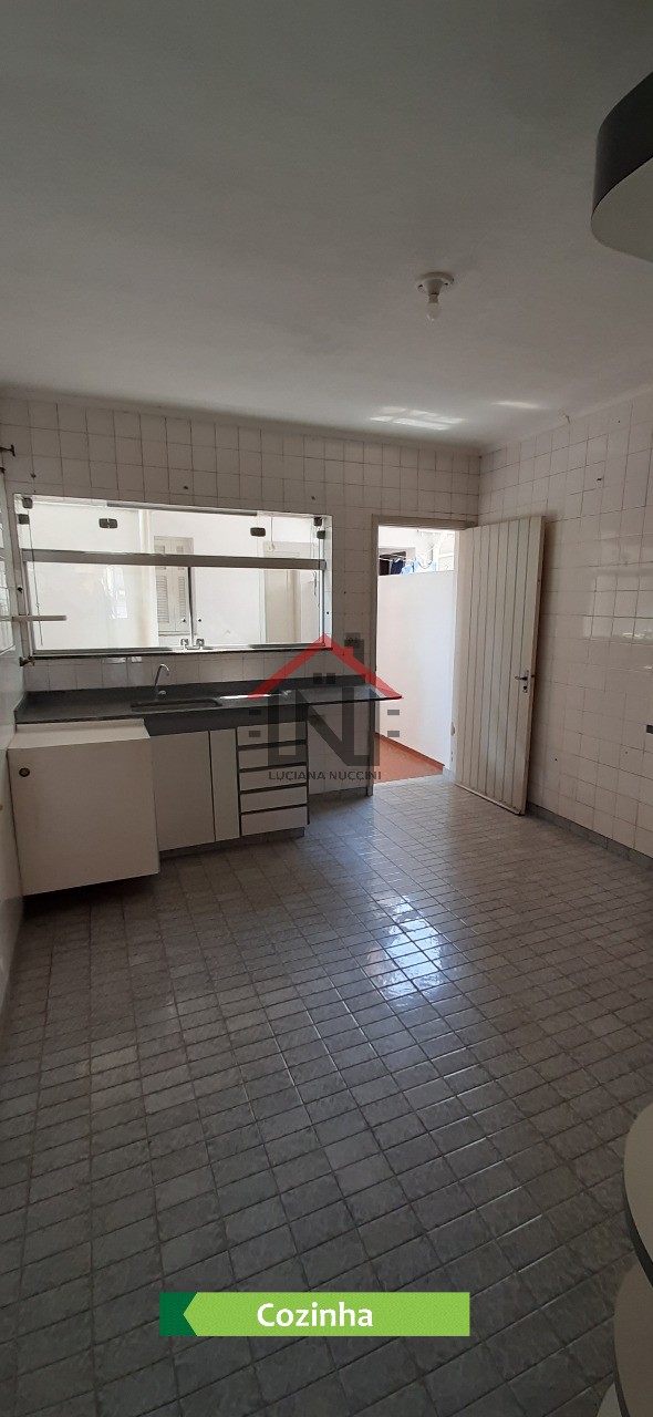 Confira esta incrível casa à venda na Vila Monumento, São Paulo-SP: 2 quartos, sala, 2 banheiros, 2 vagas de garagem, 200m².