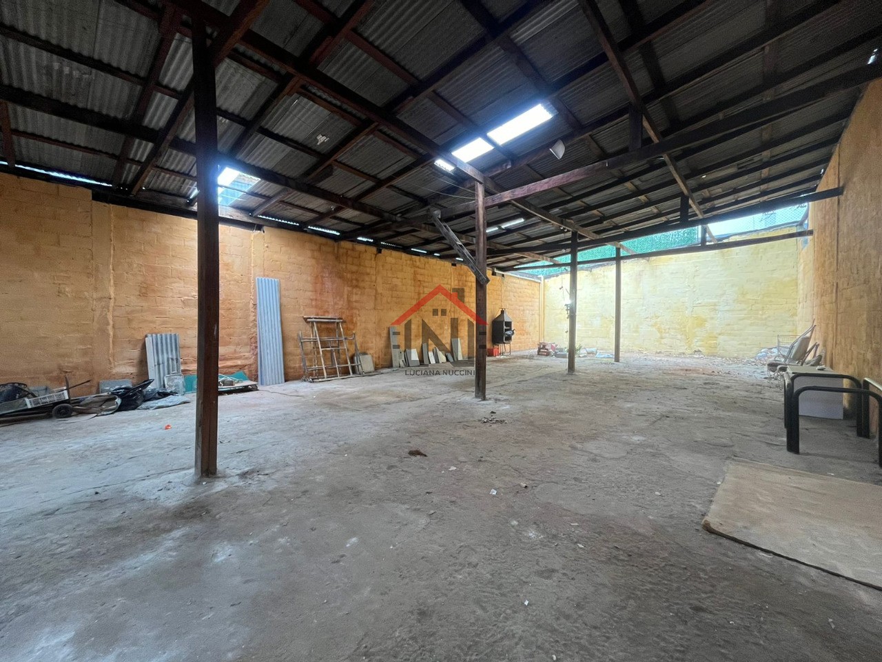 Galpão Industrial de Alto Padrão para Locação em Pinheiros, São Paulo-SP: 3 Banheiros, 370m² - Imperdível!