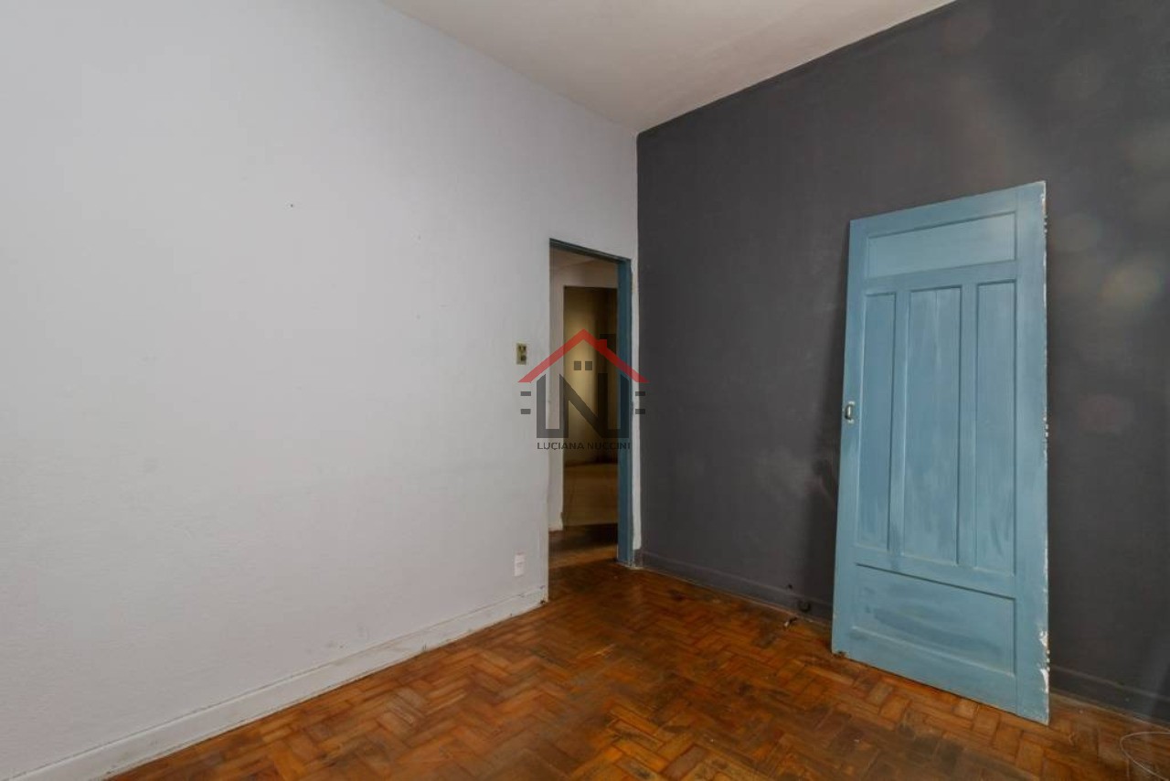 Casa à venda em Perdizes, São Paulo-SP: 3 quartos, 2 quintais, 2 banheiros, 3 vagas, 400m² de área. Aproveite!