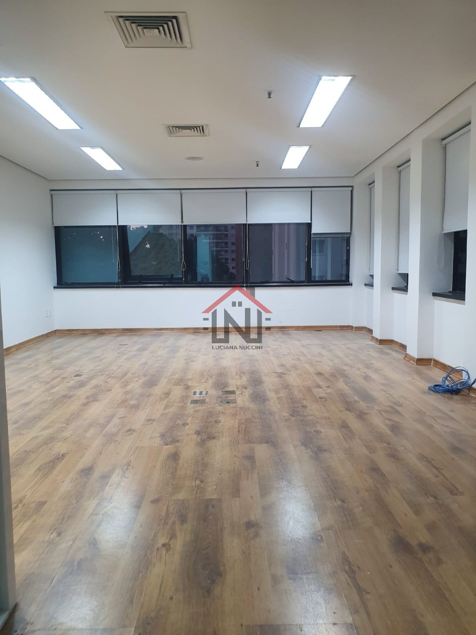 Excelente oportunidade de locação de conjunto comercial no Itaim Bibi, São Paulo-SP: 1 sala, 1 banheiro, 3 vagas de garagem, 1,00 m².