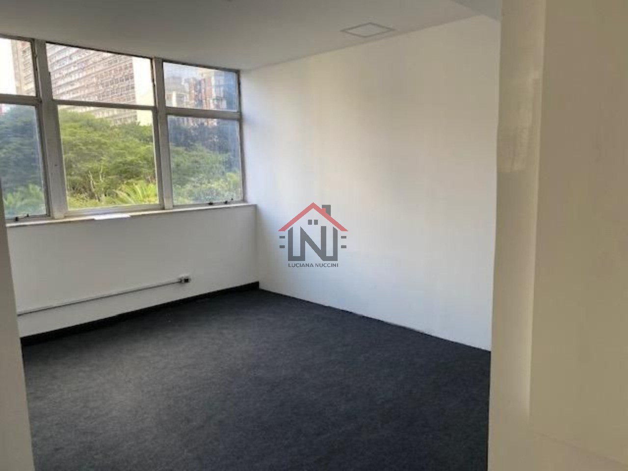 Conjunto Comercial de Alto Padrão para Locação em São Paulo-SP, Cerqueira César: 4 Salas, 2 Banheiros, 150m². Venha conferir!