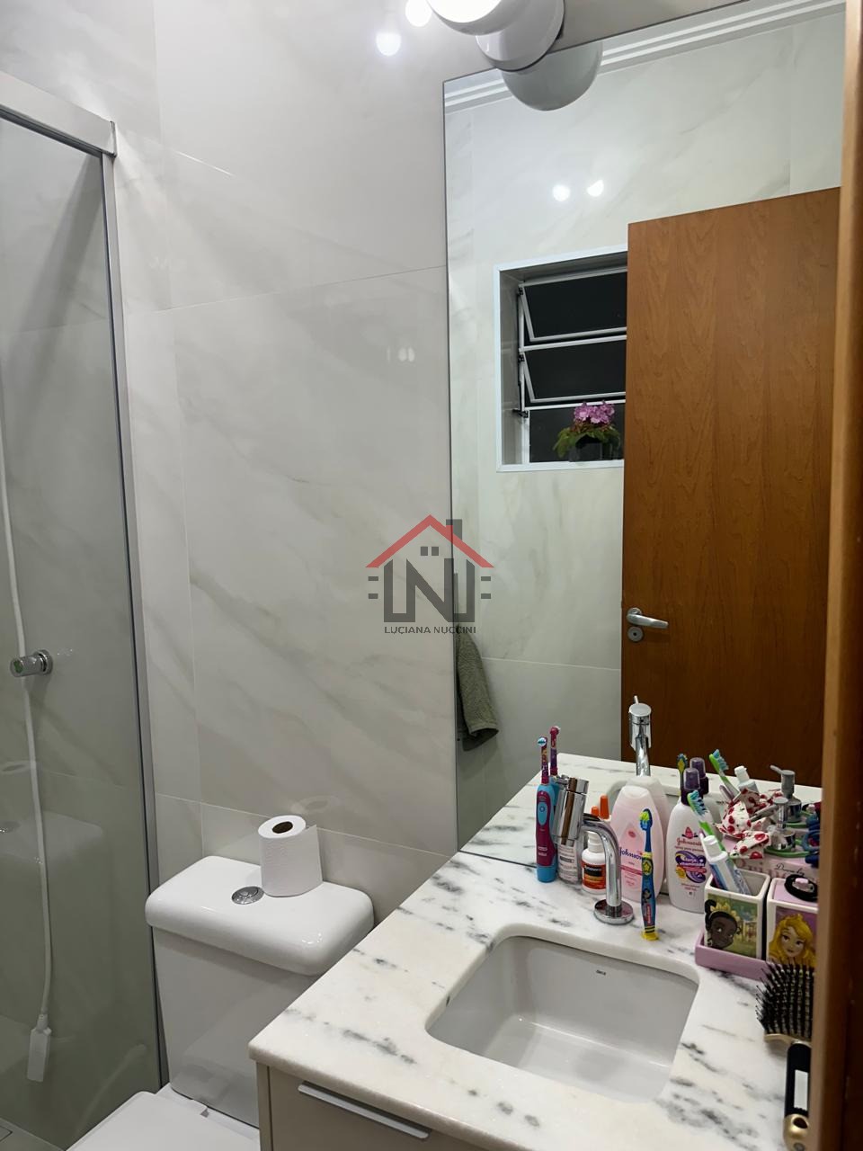 Imperdível! Casa à venda em São Paulo - Vila Moinho Velho com 3 quartos, 1 sala, 3 banheiros e garagem. Venha conhecer!