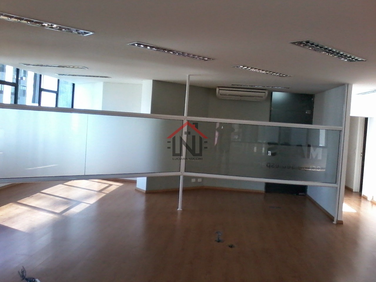Conjunto Comercial de Alto Padrão para Locação em São Paulo-SP, Cidade Monções: 1 Sala, 1 Banheiro, 2 Vagas, 139,57 m²Área.