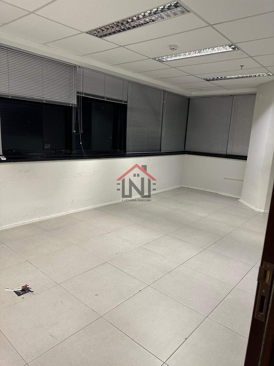 Conjunto Comercial de Alto Padrão na Bela Vista, São Paulo-SP: 1 sala, 1 banheiro, 6 vagas, 404m² de Área!