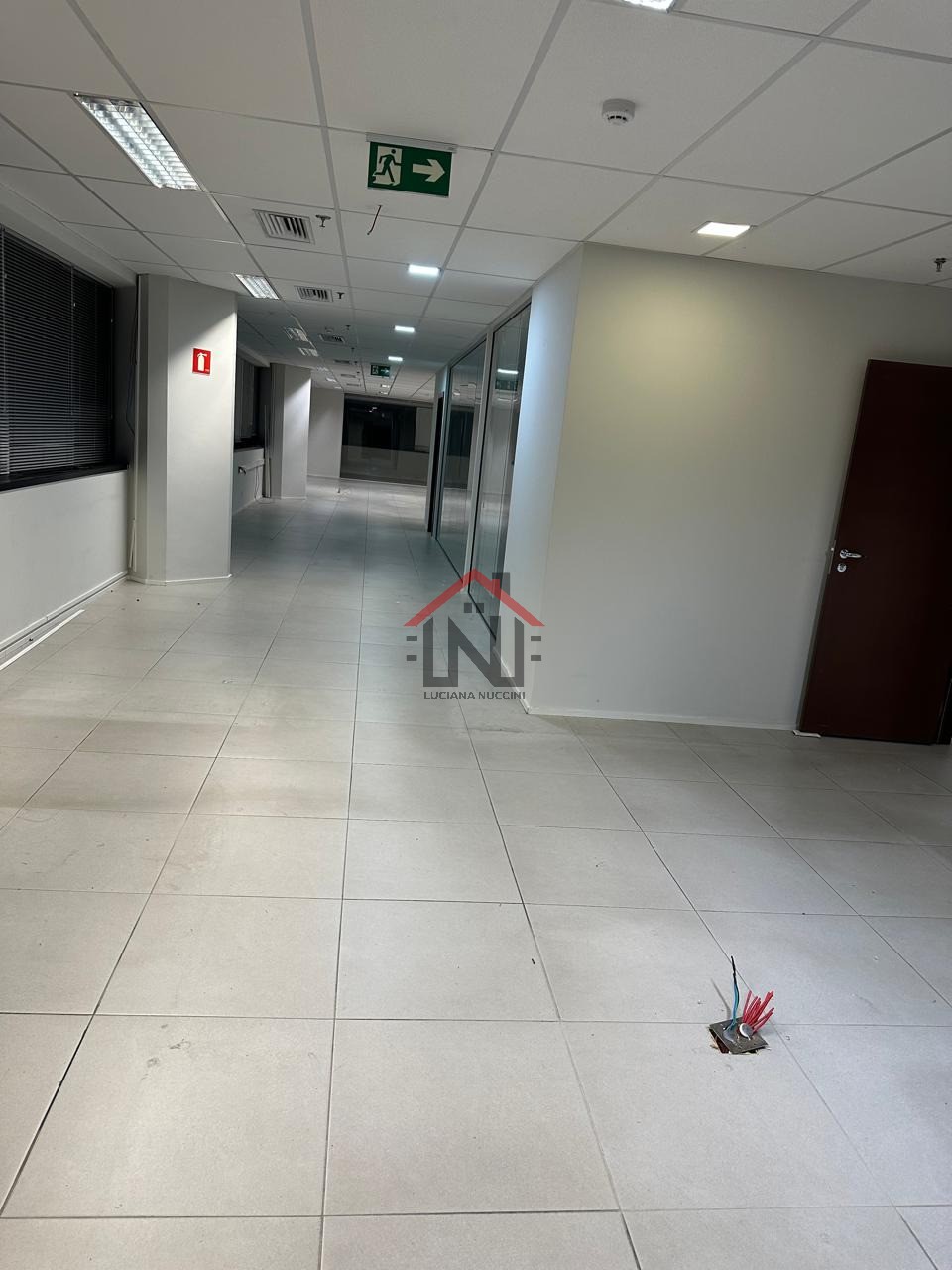 Conjunto Comercial de Alto Padrão na Bela Vista, São Paulo-SP: 1 sala, 1 banheiro, 6 vagas, 404m² de Área!