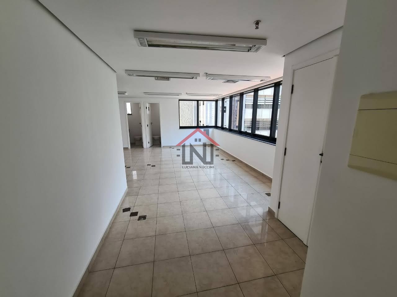Conjunto Comercial de Alto Padrão para Locação no Jardim Paulista, São Paulo-SP: 1 Sala, 1 Vaga de Garagem, 64m² de Área