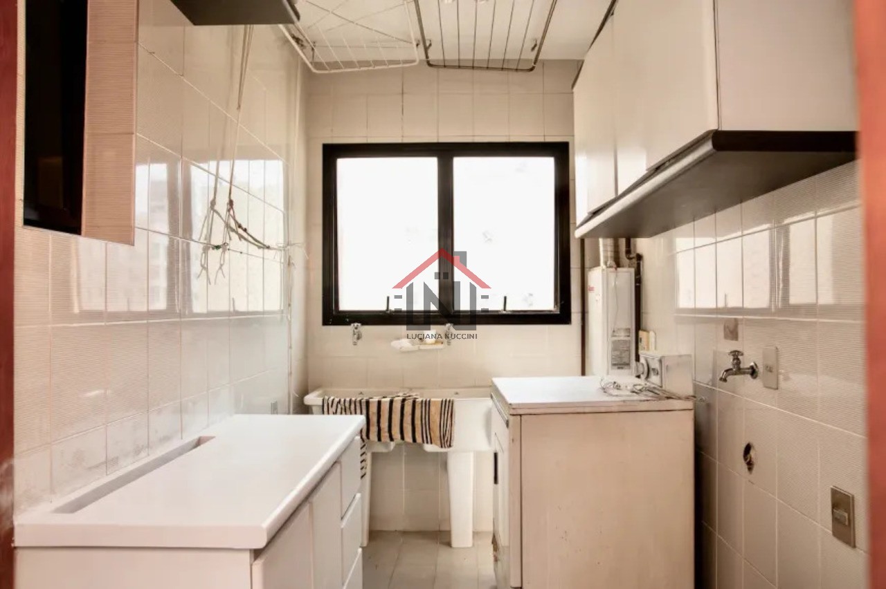 Apartamento de Luxo para Locação na Vila Uberabinha, São Paulo-SP: 3 Quartos, 3 Suítes, 1 Sala, 4 Banheiros, 2 Vagas, 195m².
