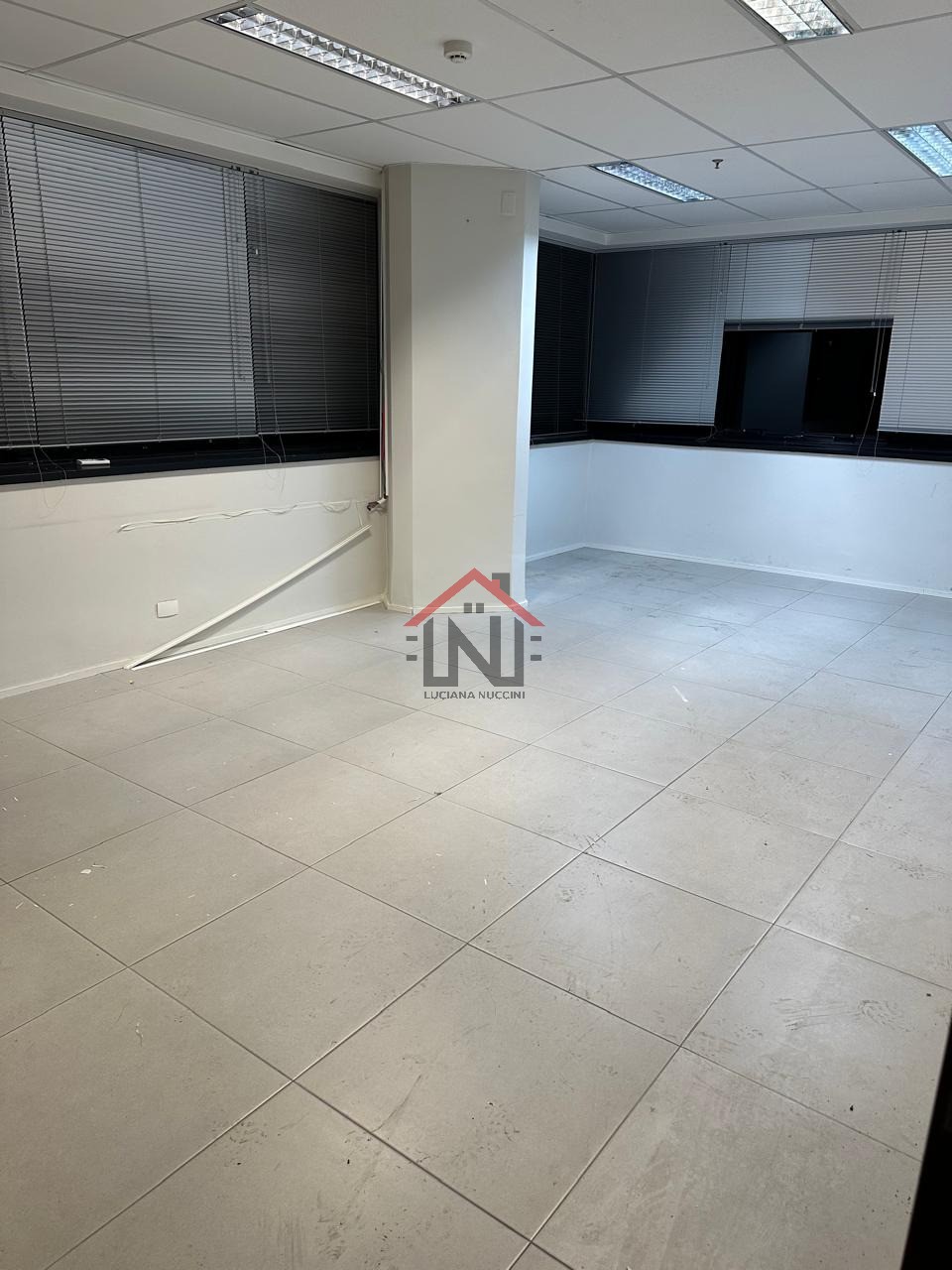 Conjunto Comercial de Alto Padrão na Bela Vista, São Paulo-SP: 1 sala, 1 banheiro, 6 vagas, 404m² de Área!