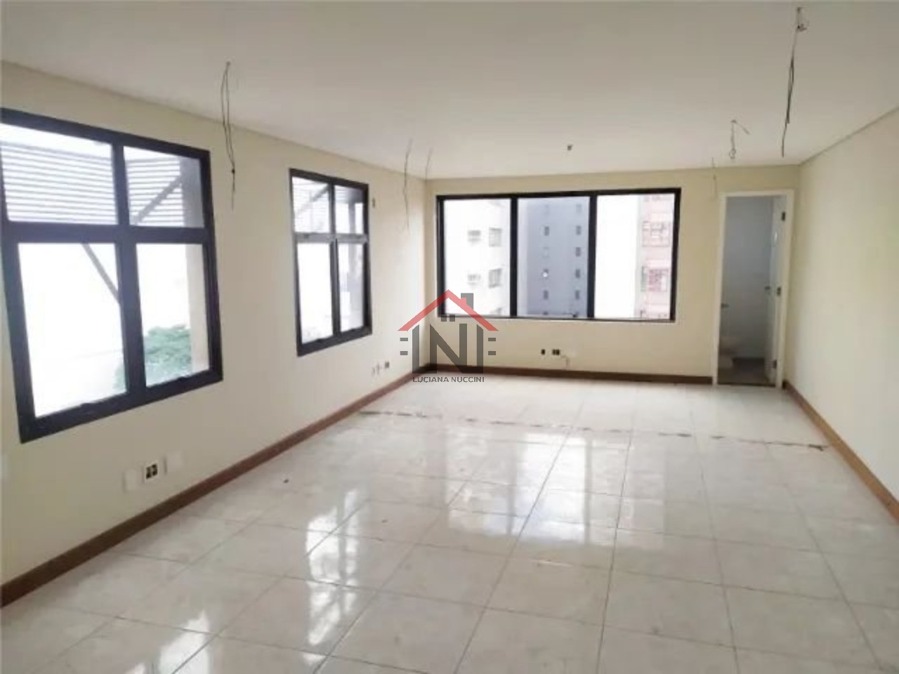 Conjunto Comercial à Venda em Vila Clementino, São Paulo-SP: 1 Sala, 1 Vaga, 85m² de Área
