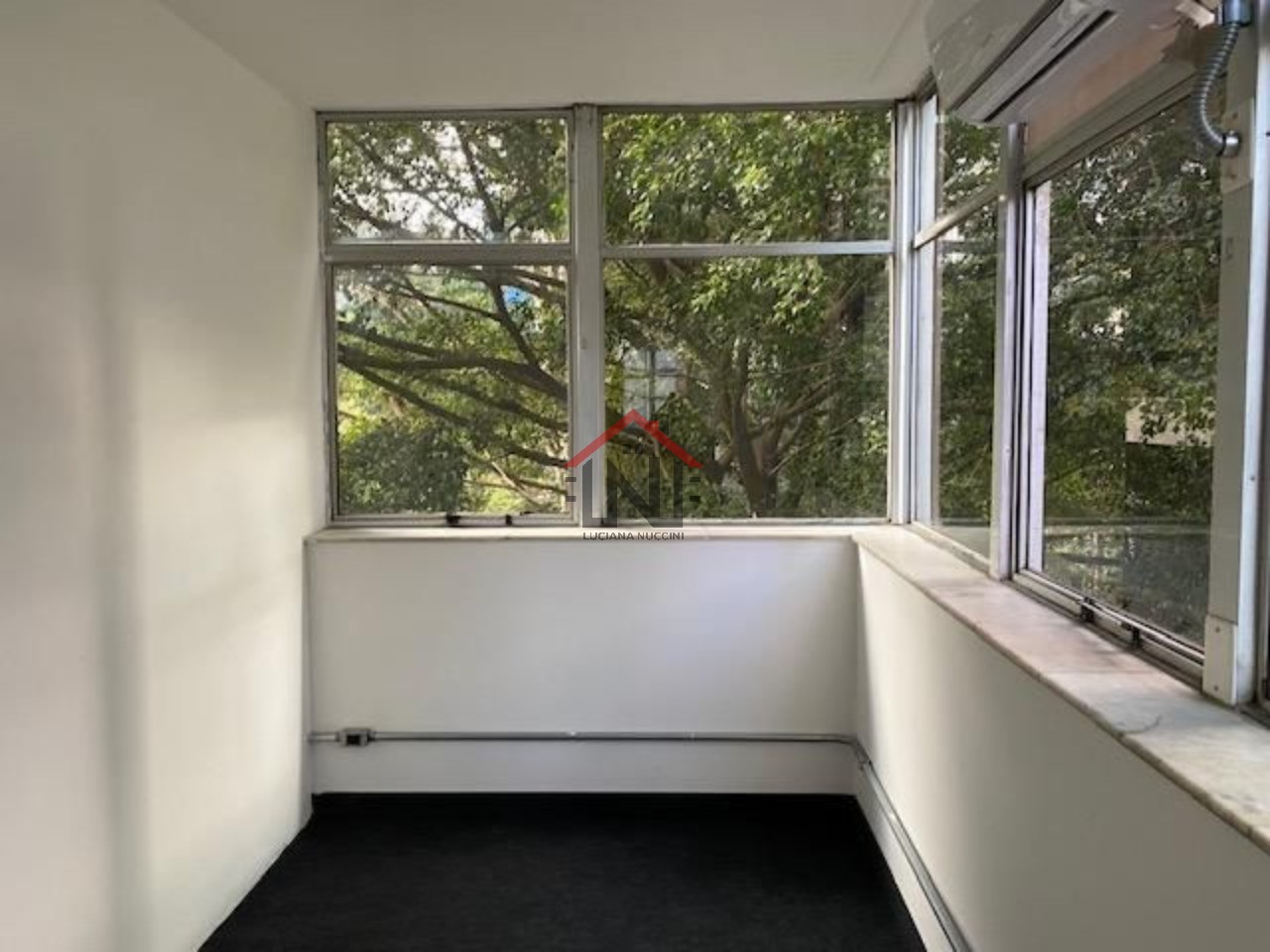 Conjunto Comercial de Alto Padrão para Locação em São Paulo-SP, Cerqueira César: 4 Salas, 2 Banheiros, 150m². Venha conferir!