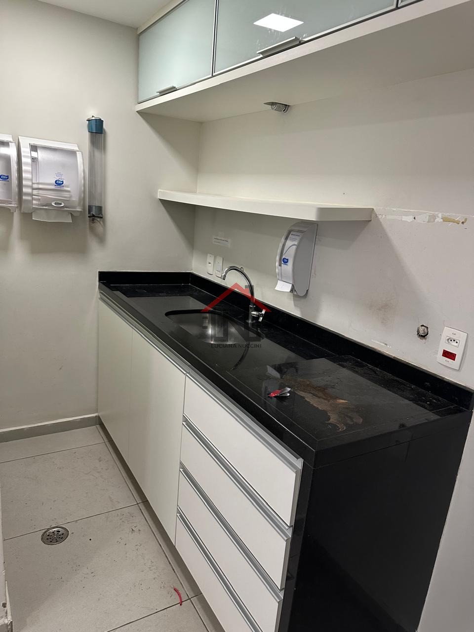 Conjunto Comercial de Alto Padrão na Bela Vista, São Paulo-SP: 1 sala, 1 banheiro, 6 vagas, 404m² de Área!