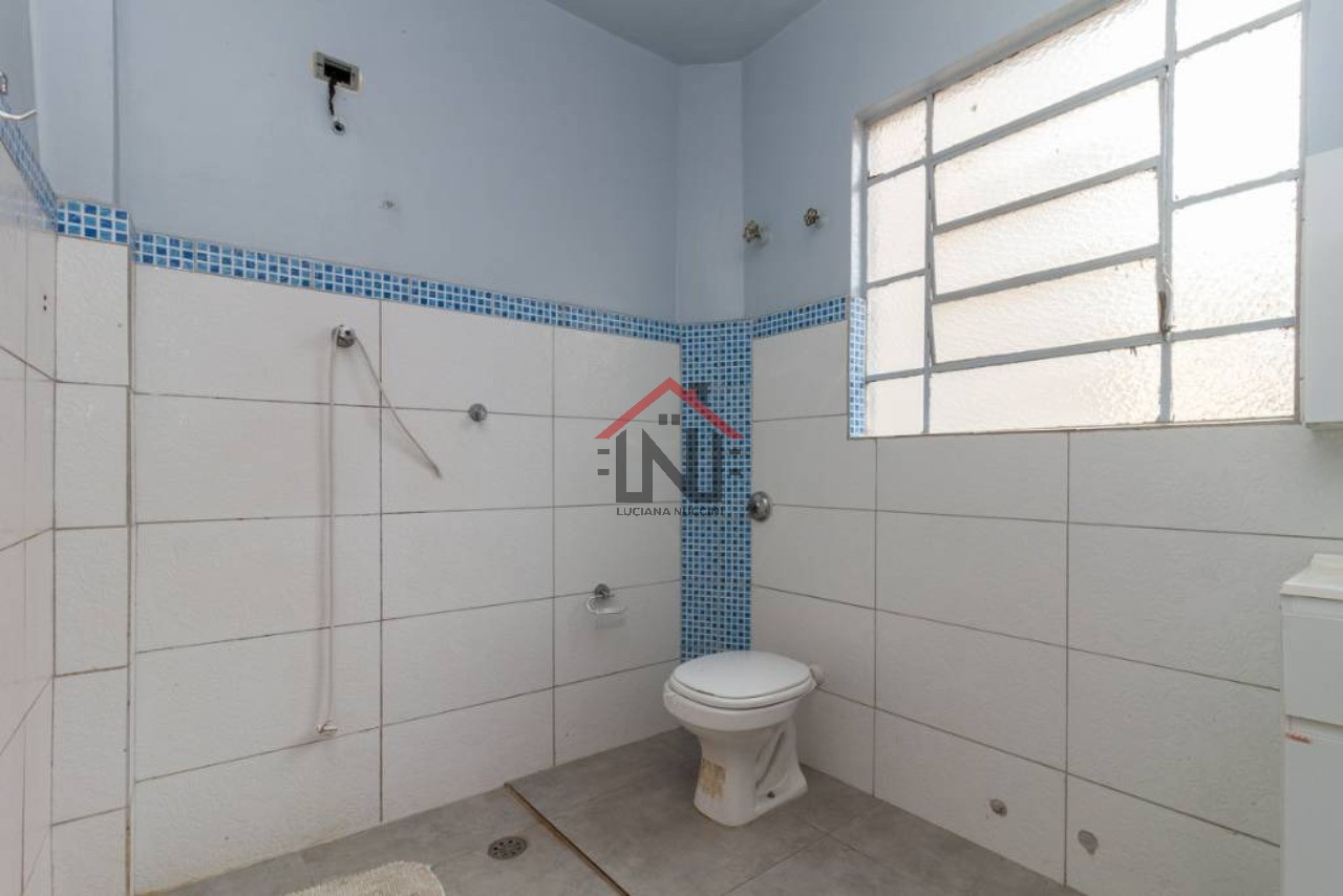 Casa à venda em Perdizes, São Paulo-SP: 3 quartos, 2 quintais, 2 banheiros, 3 vagas, 400m² de área. Aproveite!