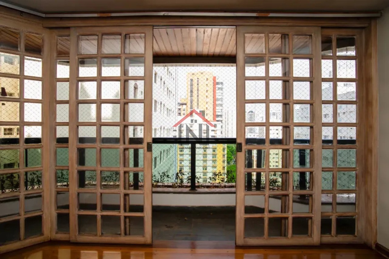 Apartamento de Luxo para Locação na Vila Uberabinha, São Paulo-SP: 3 Quartos, 3 Suítes, 1 Sala, 4 Banheiros, 2 Vagas, 195m².