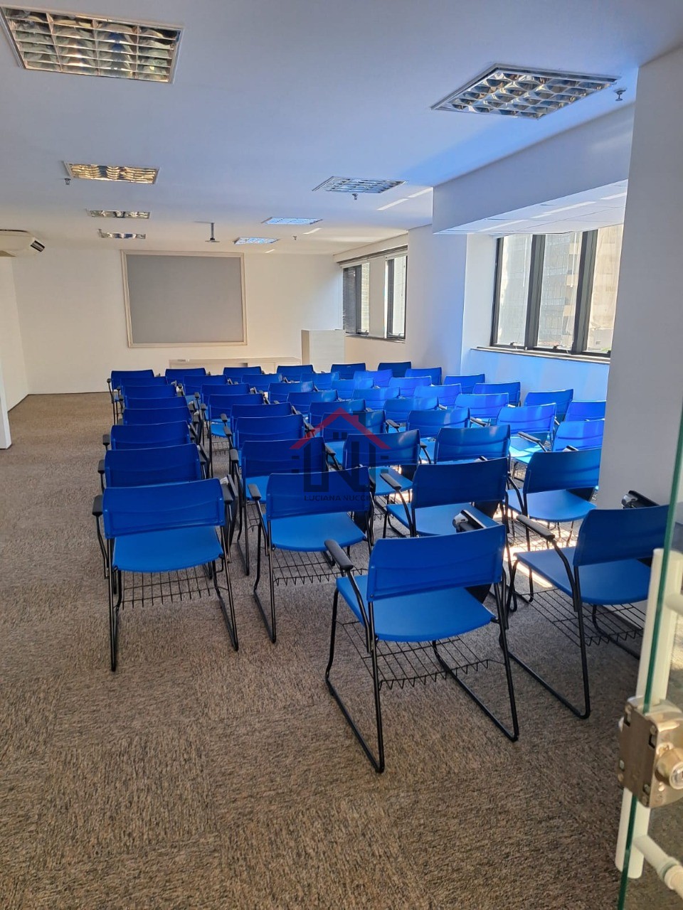 Conjunto Comercial de Alto Padrão à Venda ou Locação em Indianópolis, São Paulo - 6 salas, 6 banheiros, 6 vagas - 246m²