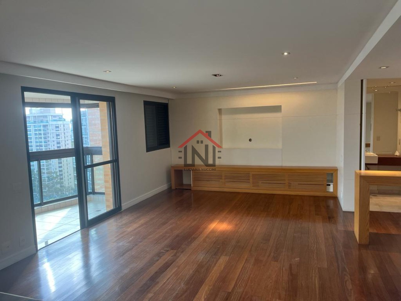 Imperdível oportunidade: apartamento de alto padrão com 3 su