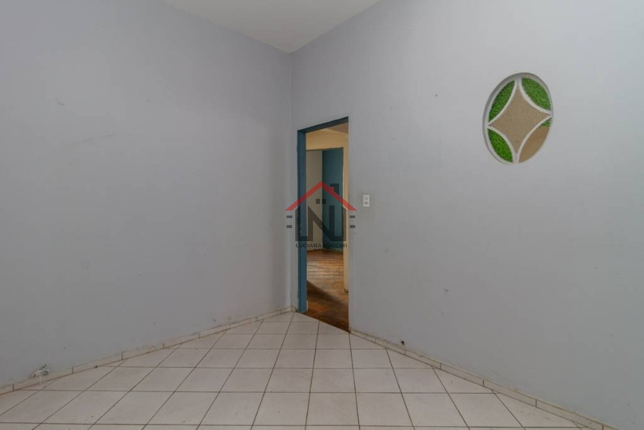 Casa à venda em Perdizes, São Paulo-SP: 3 quartos, 2 quintais, 2 banheiros, 3 vagas, 400m² de área. Aproveite!