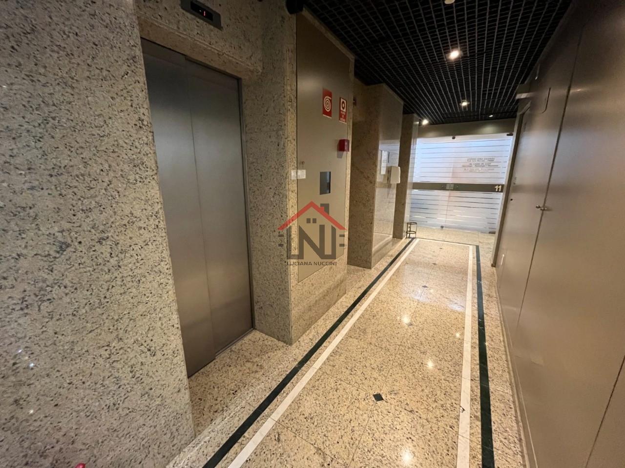 Conjunto Comercial de Alto Padrão na Bela Vista - 3 Salas, 2 Banheiros, 1 Vaga, 41 m² - São Paulo-SP