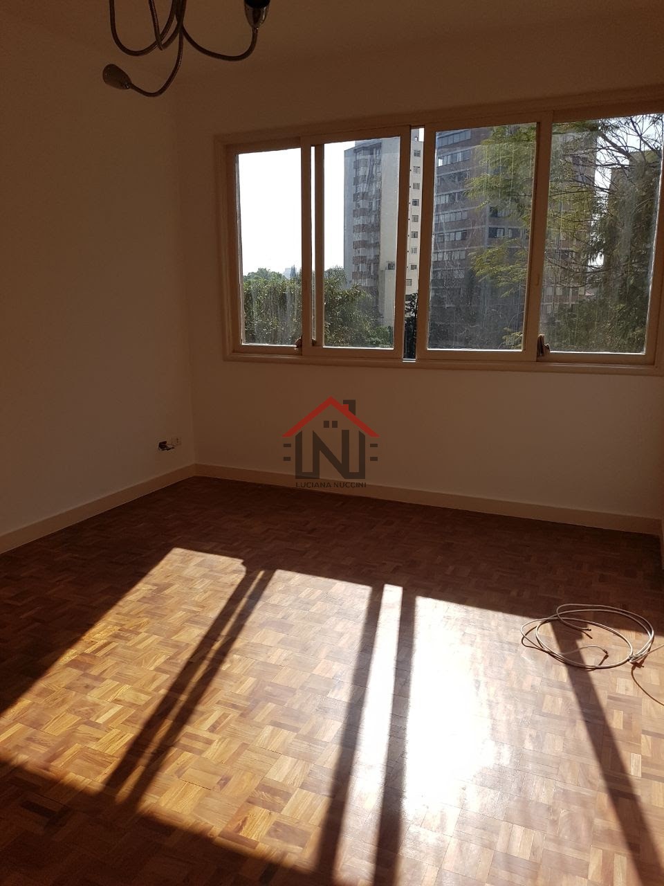 Apartamento à venda em São Paulo-SP no Jardim Paulista com 2 quartos, 1 suíte, 1 sala, 1 banheiro e 75m² de área.
