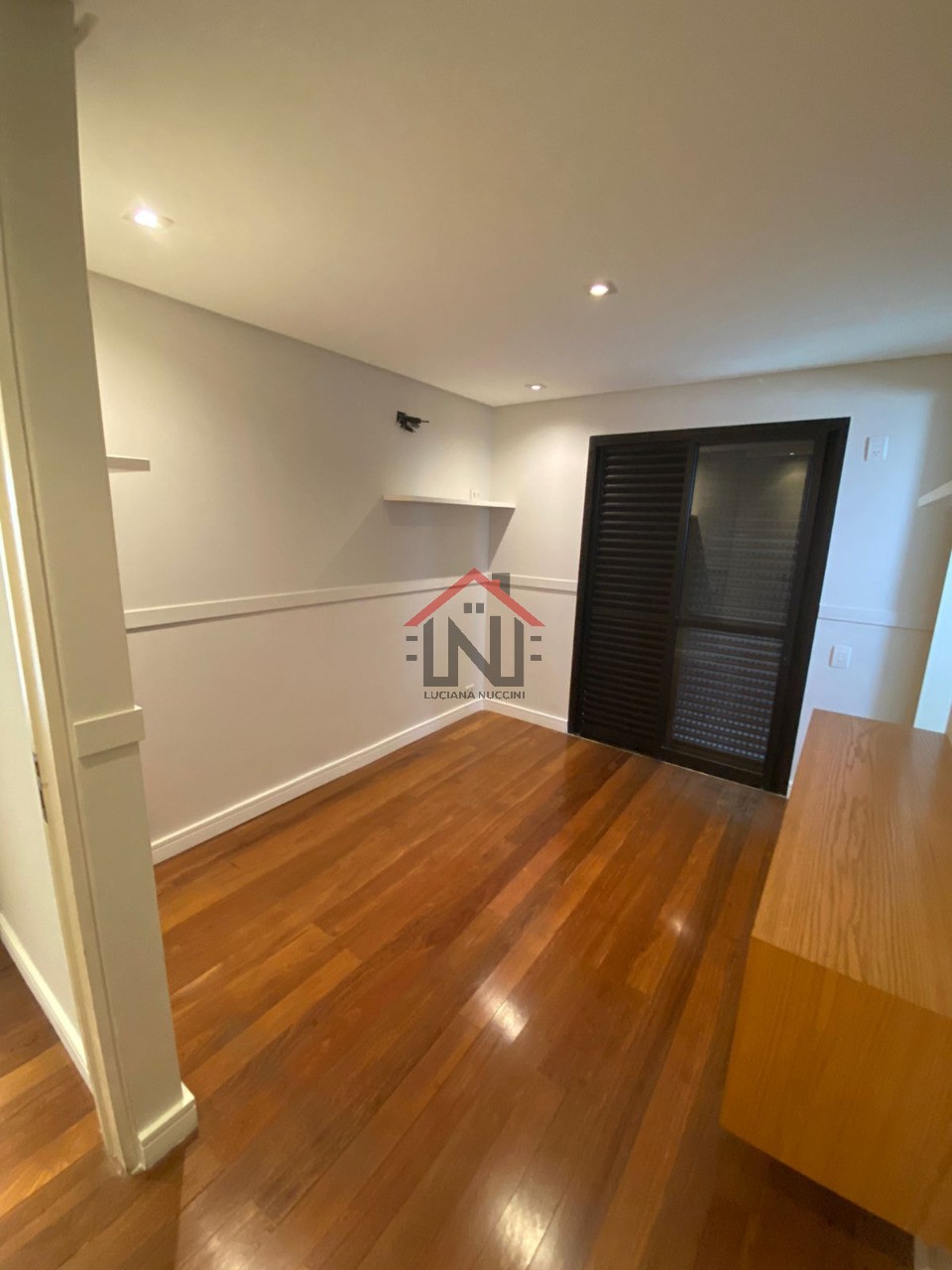 Imperdível oportunidade: apartamento de alto padrão com 3 su