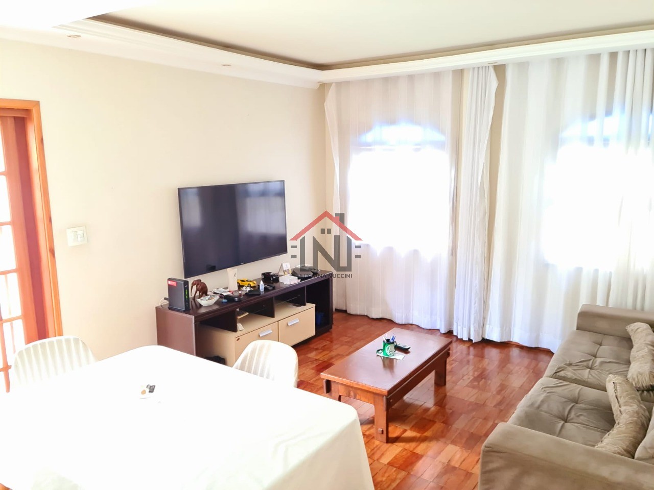 Imperdível: Casa à venda em São Paulo-SP, bairro Interlagos! 2 quartos, 1 suíte, 1 sala, 3 banheiros, 2 vagas, 80m². Confira!