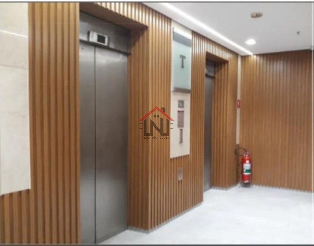 Conjunto Comercial de Alto Padrão com 22 vagas de garagem na Chácara Santo Antônio, São Paulo-SP: 935,40 m² de Área.