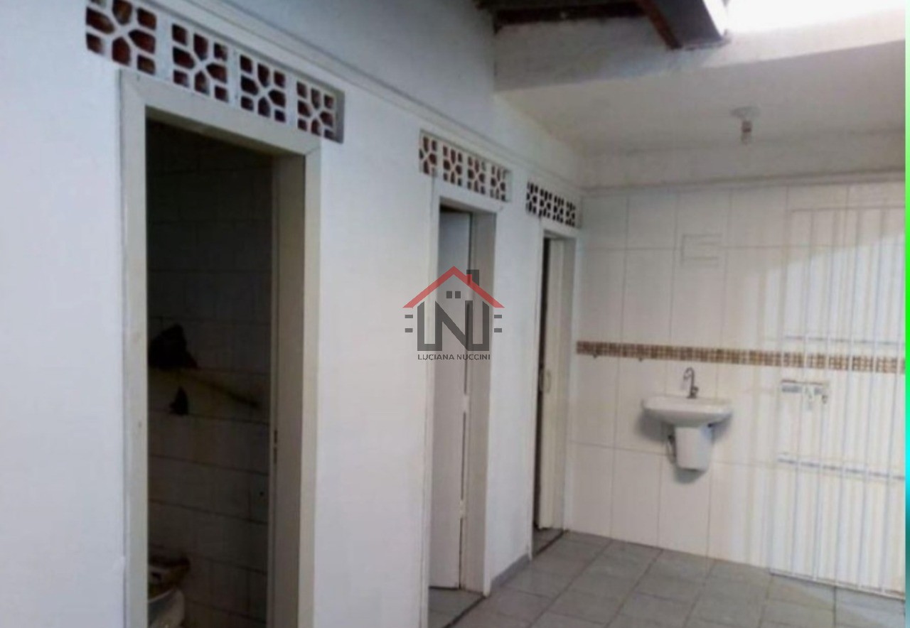 Galpão Comercial de Alto Padrão na Liberdade, São Paulo-SP: 1 Sala, 4 Banheiros, 206m² de Área!
