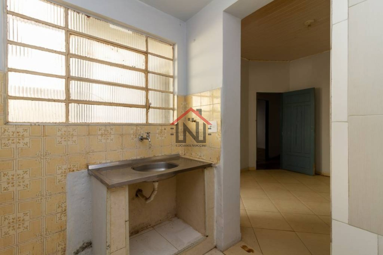 Casa à venda em Perdizes, São Paulo-SP: 3 quartos, 2 quintais, 2 banheiros, 3 vagas, 400m² de área. Aproveite!