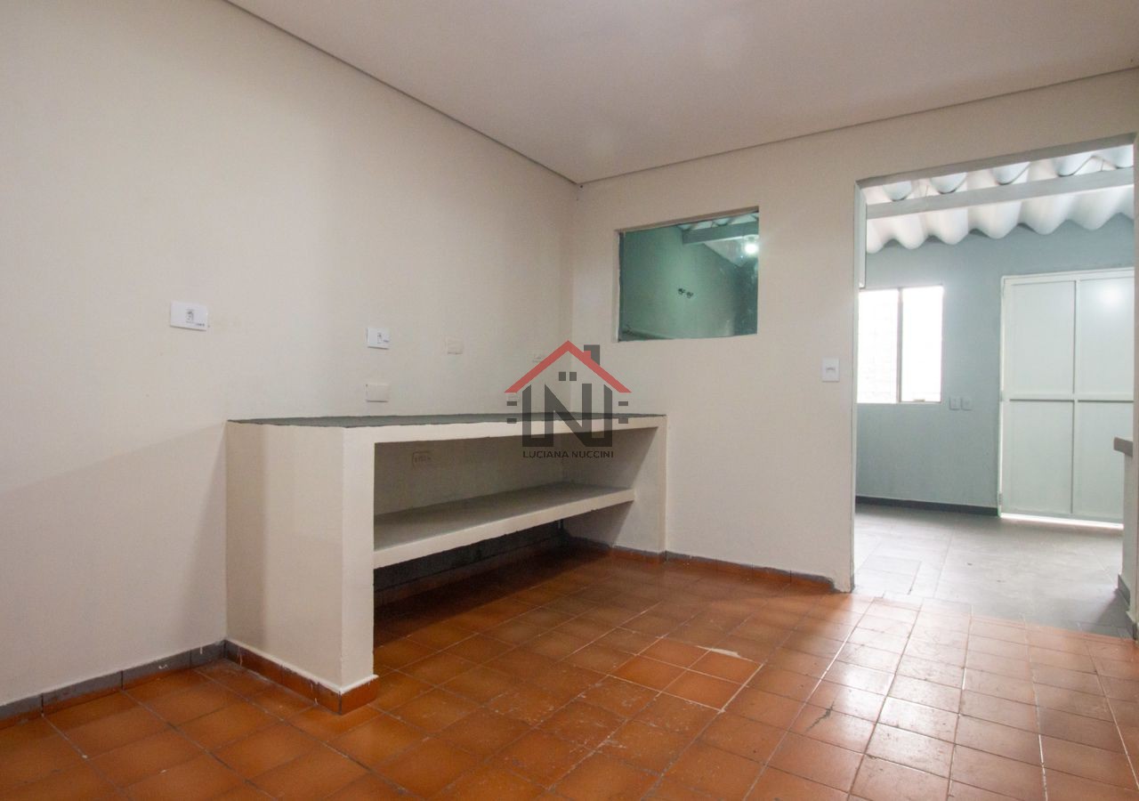 Aluguel de Casa Comercial em São Paulo-SP, Chácara Santo Antônio: 8 Salas, 3 Banheiros, 2 Vagas de Garagem, 220m² Área.