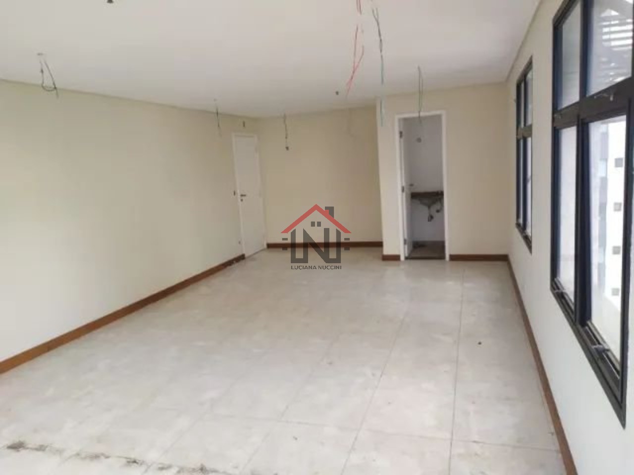Conjunto Comercial à Venda em Vila Clementino, São Paulo-SP: 1 Sala, 1 Vaga, 85m² de Área